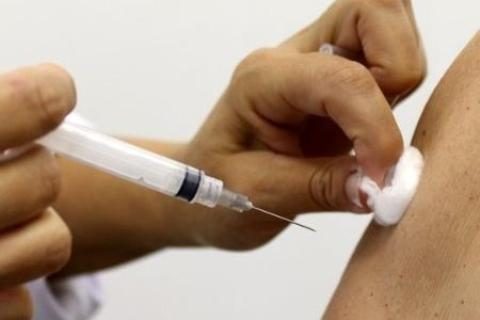 vacinacao-contra-a-gripe-em-sao-paulo-em-2018-para-grupos-prioritarios-essa-e-uma-de-cinco-vacinas-disponiveis-na-rede-publica-1550168797829_v2_450x450